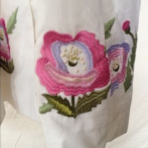 Clues sz 8 White Dress 👗 with embroidered hemline